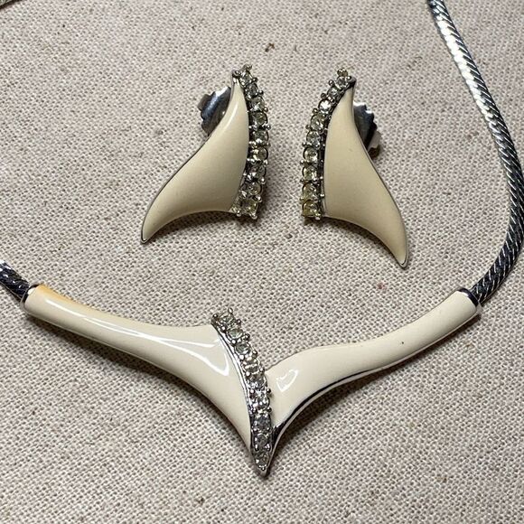 💛 Vintage Vendome Crystal & Enamel Necklace & Earring Set - Picture 3 of 6